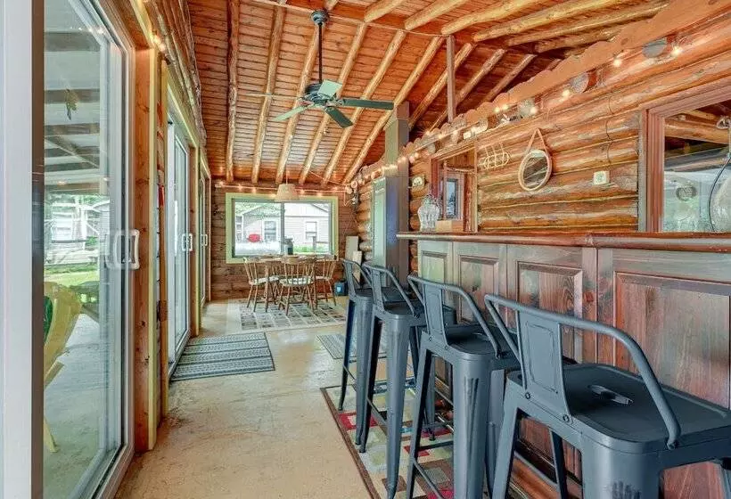 Gladwin Lakefront Cottage W/ Deck, Grill!