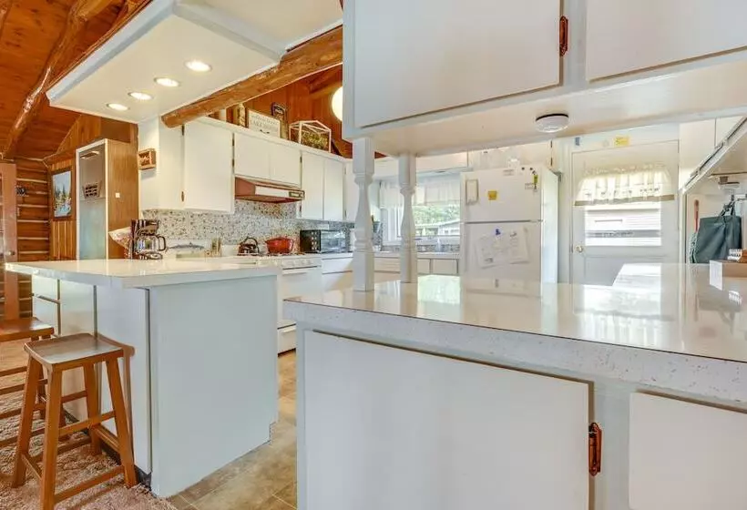 Gladwin Lakefront Cottage W/ Deck, Grill!