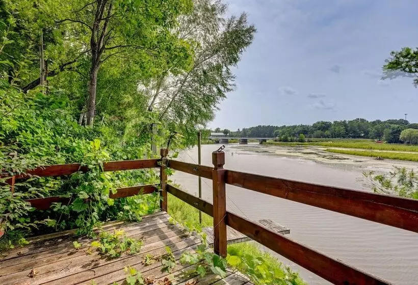 Gladwin Lakefront Cottage W/ Deck, Grill!