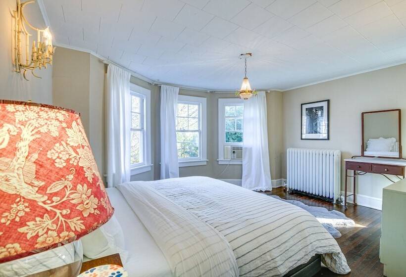 Historic Poughkeepsie Home Near Arlington & Vassar