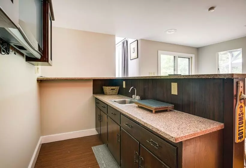 Inviting Lancaster Vacation Home: 3 Mi To Downtown