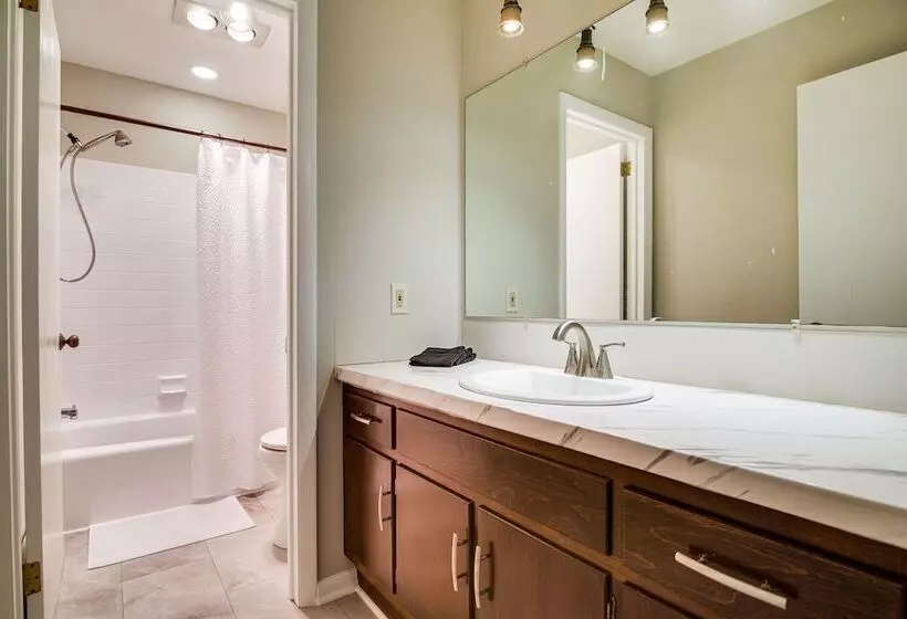 Inviting Lancaster Vacation Home: 3 Mi To Downtown