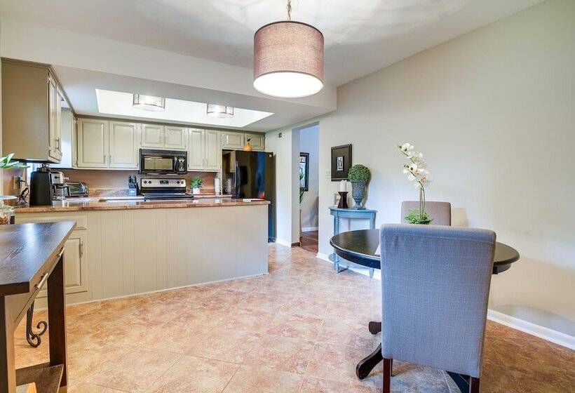 Inviting Lancaster Vacation Home: 3 Mi To Downtown