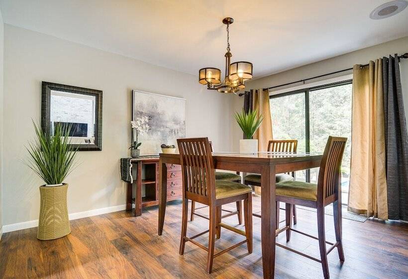 Inviting Lancaster Vacation Home: 3 Mi To Downtown