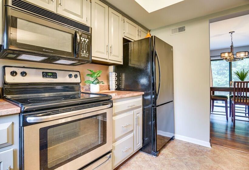 Inviting Lancaster Vacation Home: 3 Mi To Downtown