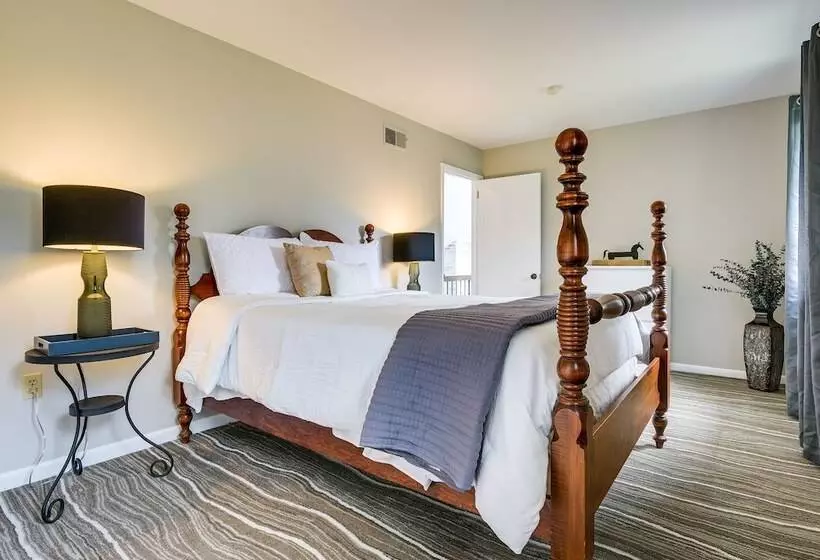 Inviting Lancaster Vacation Home: 3 Mi To Downtown