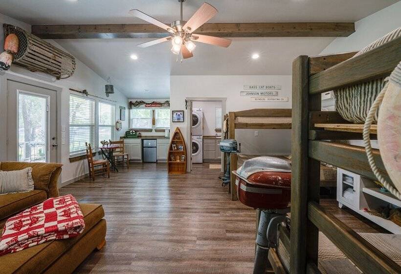 Yard, Dock & Boat Slip: Lake Bridgeport Cabin!