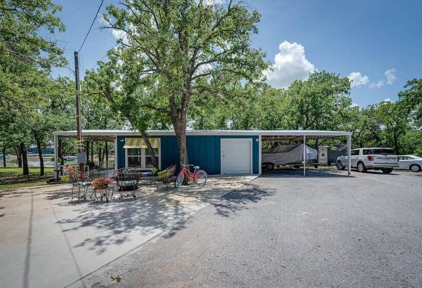 Yard, Dock & Boat Slip: Lake Bridgeport Cabin!