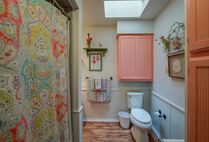 Yard, Dock & Boat Slip: Lake Bridgeport Cabin!