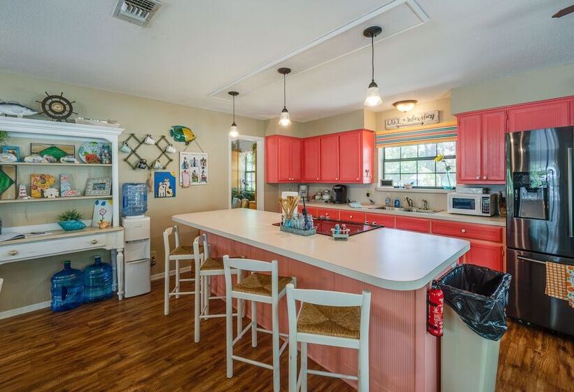 Yard, Dock & Boat Slip: Lake Bridgeport Cabin!