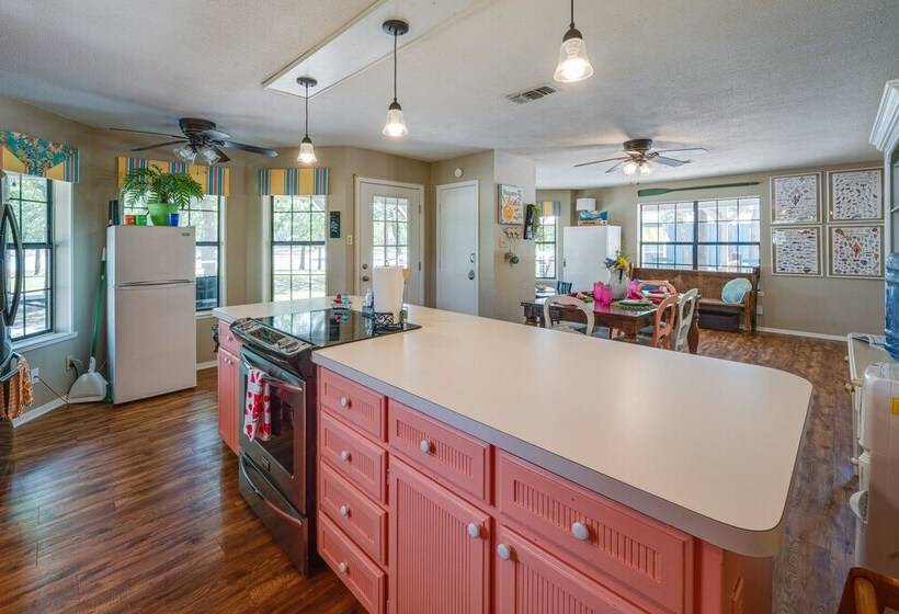 Yard, Dock & Boat Slip: Lake Bridgeport Cabin!