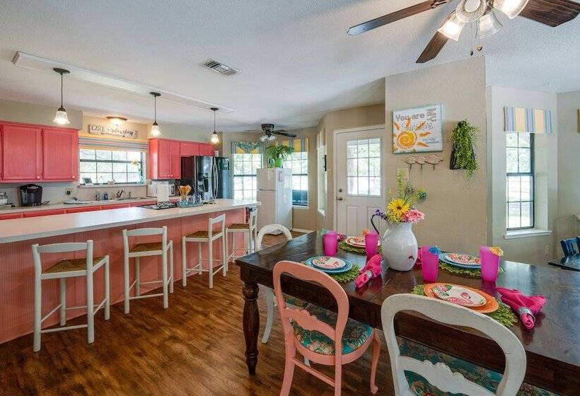 Yard, Dock & Boat Slip: Lake Bridgeport Cabin!