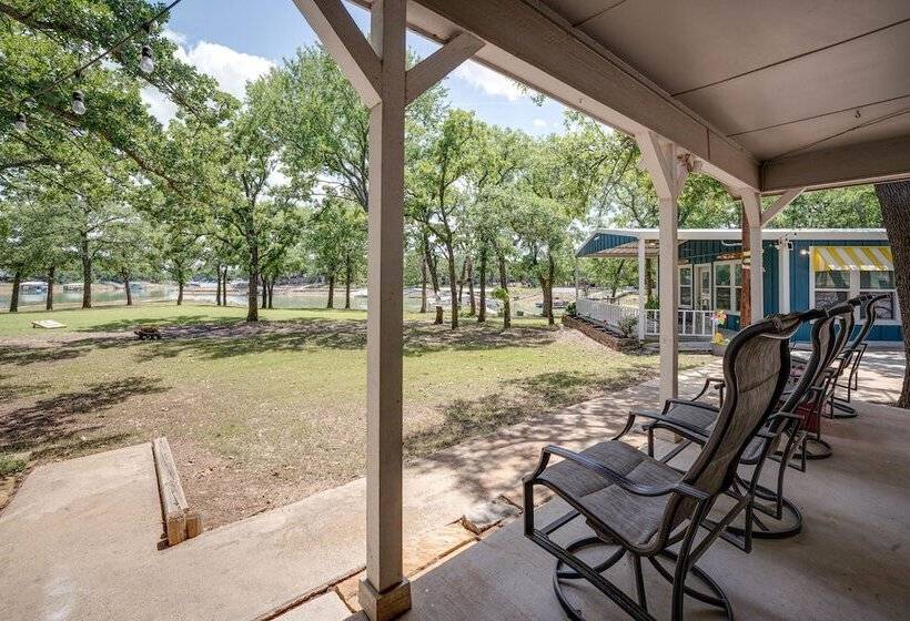 Yard, Dock & Boat Slip: Lake Bridgeport Cabin!