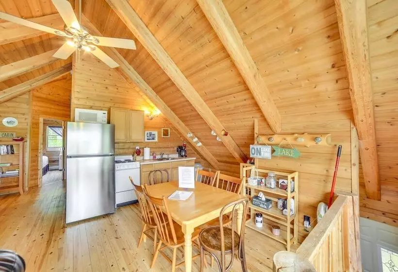 Lakefront Cabin W/ Dock & Trails, Mins To Town!