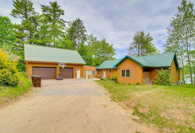 Lakefront Cabin W/ Dock & Trails, Mins To Town!