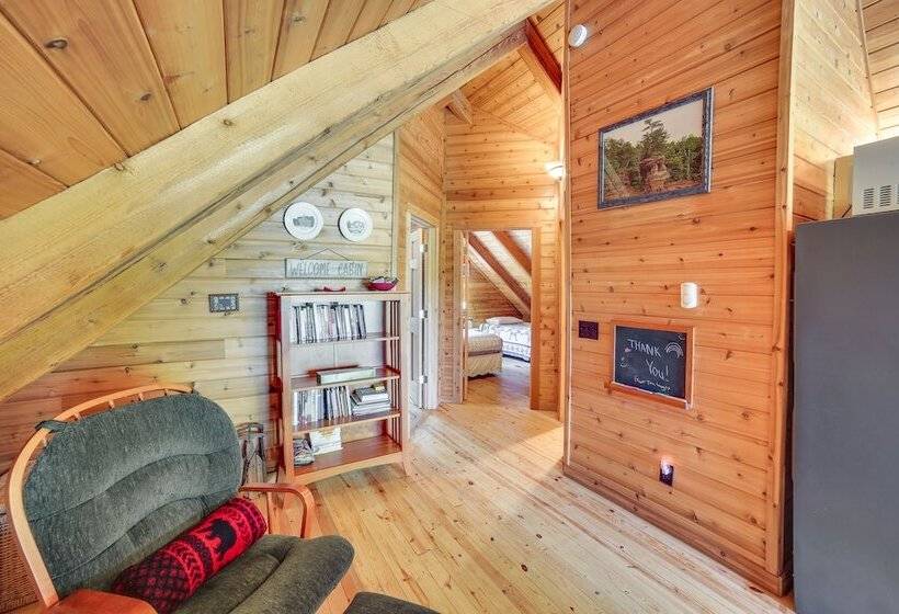 Lakefront Cabin W/ Dock & Trails, Mins To Town!