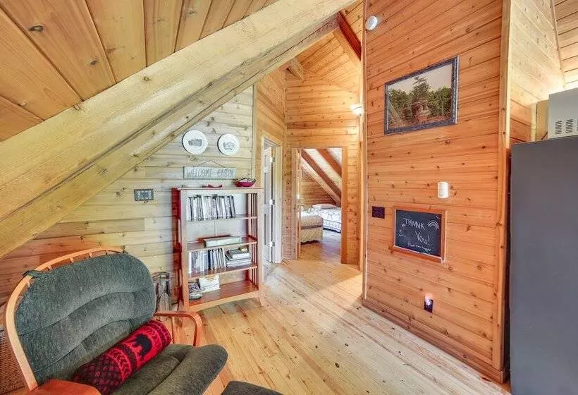 Lakefront Cabin W/ Dock & Trails, Mins To Town!