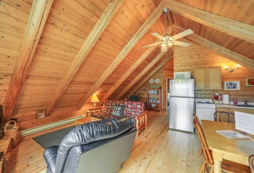 Lakefront Cabin W/ Dock & Trails, Mins To Town!