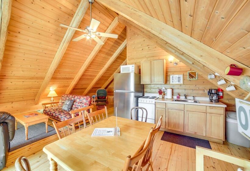 Lakefront Cabin W/ Dock & Trails, Mins To Town!