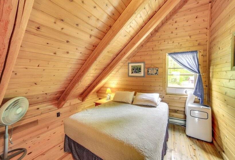 Lakefront Cabin W/ Dock & Trails, Mins To Town!