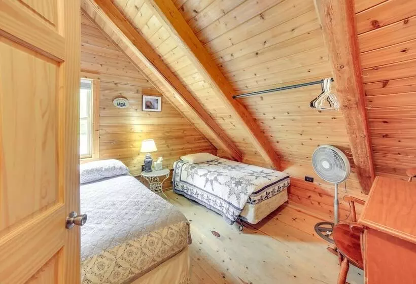 Lakefront Cabin W/ Dock & Trails, Mins To Town!