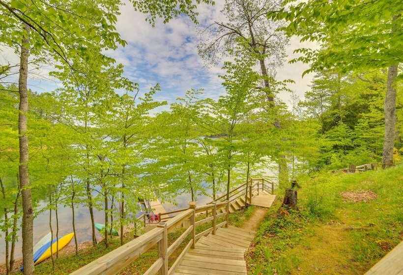 Lakefront Cabin W/ Dock & Trails, Mins To Town!