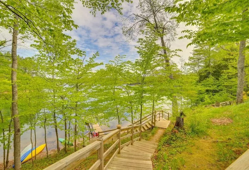 Lakefront Cabin W/ Dock & Trails, Mins To Town!