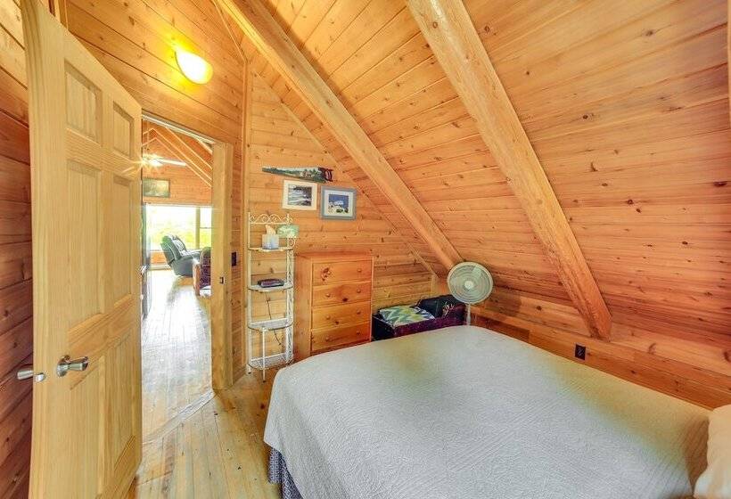 Lakefront Cabin W/ Dock & Trails, Mins To Town!