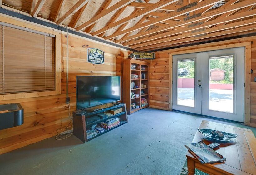 Lakefront North Carolina Abode W/ Grill & Fire Pit