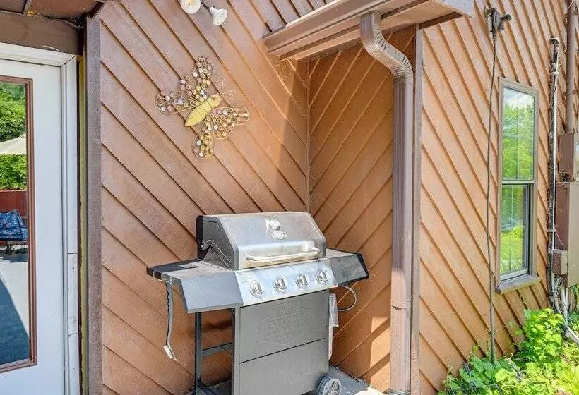 Lakefront North Carolina Abode W/ Grill & Fire Pit