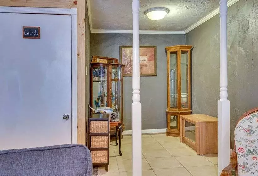 Lawton Home W/ Deck, Near Casinos + Museums!