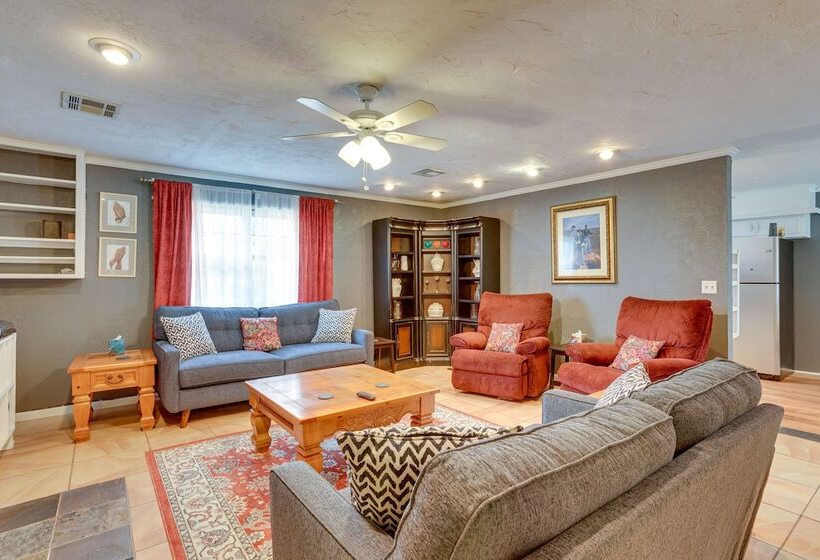 Lawton Home W/ Deck, Near Casinos + Museums!