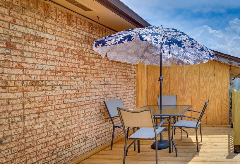 Lawton Home W/ Deck, Near Casinos + Museums!