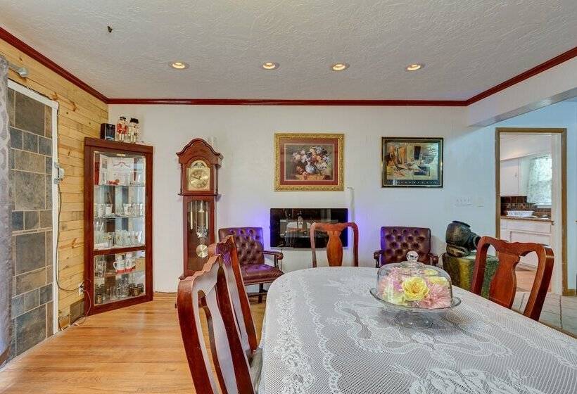 Lawton Home W/ Deck, Near Casinos + Museums!