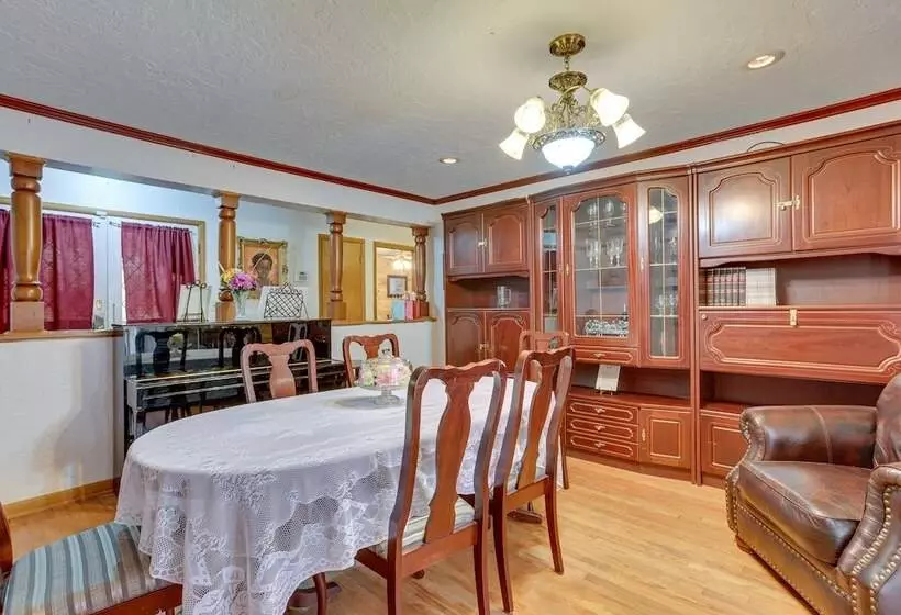 Lawton Home W/ Deck, Near Casinos + Museums!