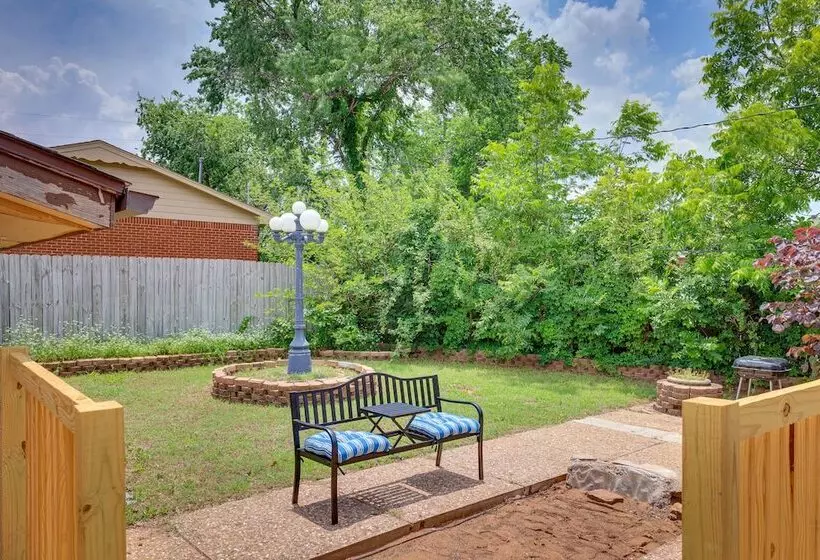 Lawton Home W/ Deck, Near Casinos + Museums!