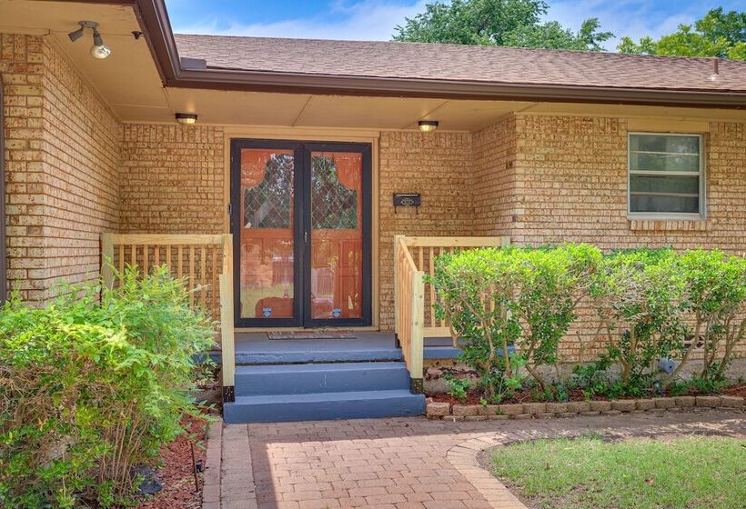 Lawton Home W/ Deck, Near Casinos + Museums!