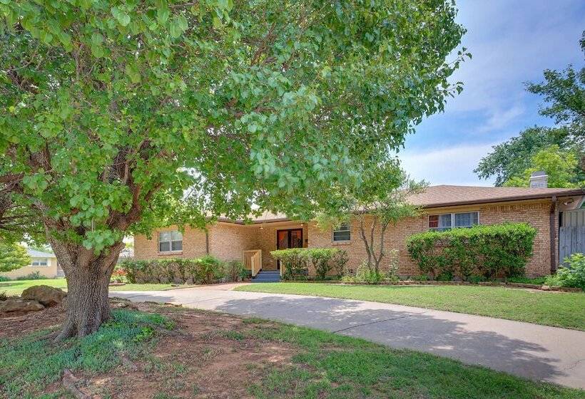 Lawton Home W/ Deck, Near Casinos + Museums!