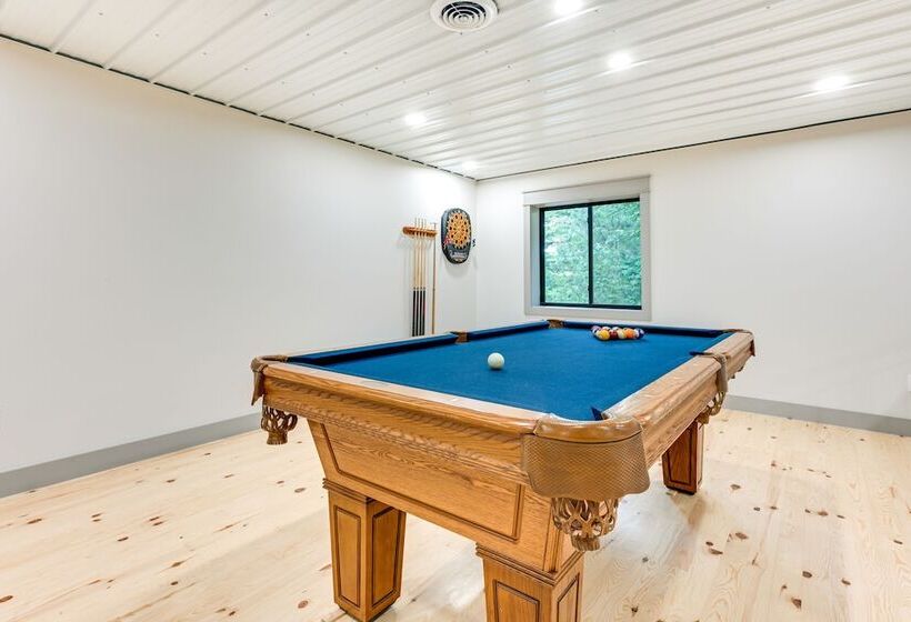 Newly Built West Branch Retreat Near Lake Ogemaw!