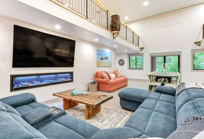 Newly Built West Branch Retreat Near Lake Ogemaw!