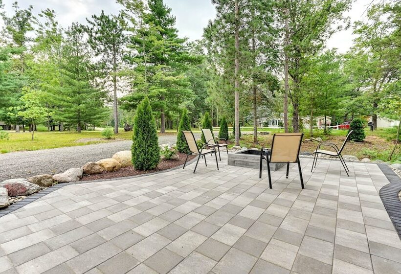 Newly Built West Branch Retreat Near Lake Ogemaw!