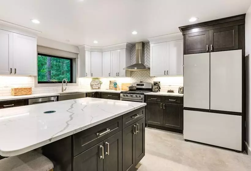 Newly Built West Branch Retreat Near Lake Ogemaw!