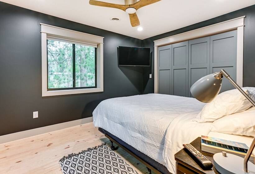 Newly Built West Branch Retreat Near Lake Ogemaw!