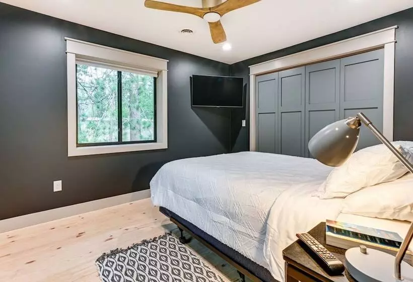 Newly Built West Branch Retreat Near Lake Ogemaw!