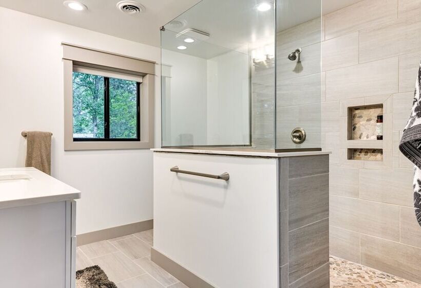 Newly Built West Branch Retreat Near Lake Ogemaw!