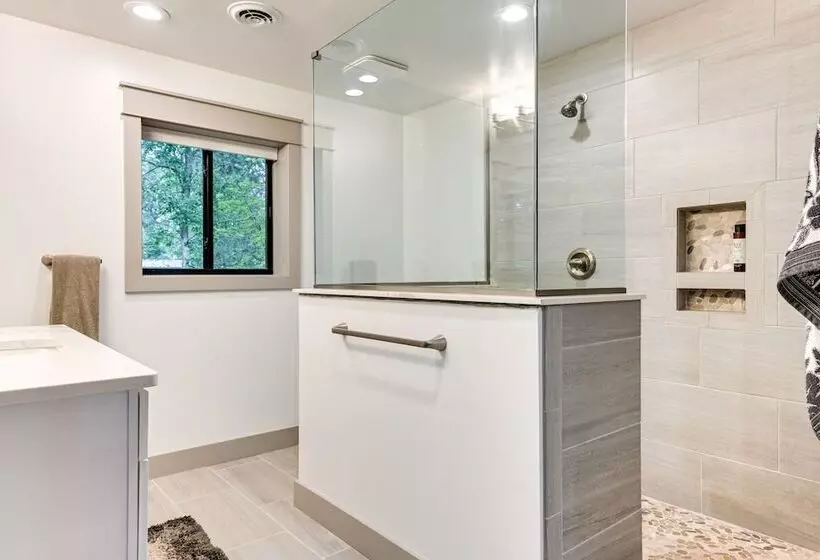 Newly Built West Branch Retreat Near Lake Ogemaw!
