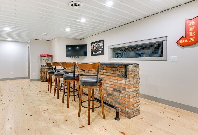 Newly Built West Branch Retreat Near Lake Ogemaw!