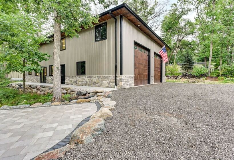 Newly Built West Branch Retreat Near Lake Ogemaw!