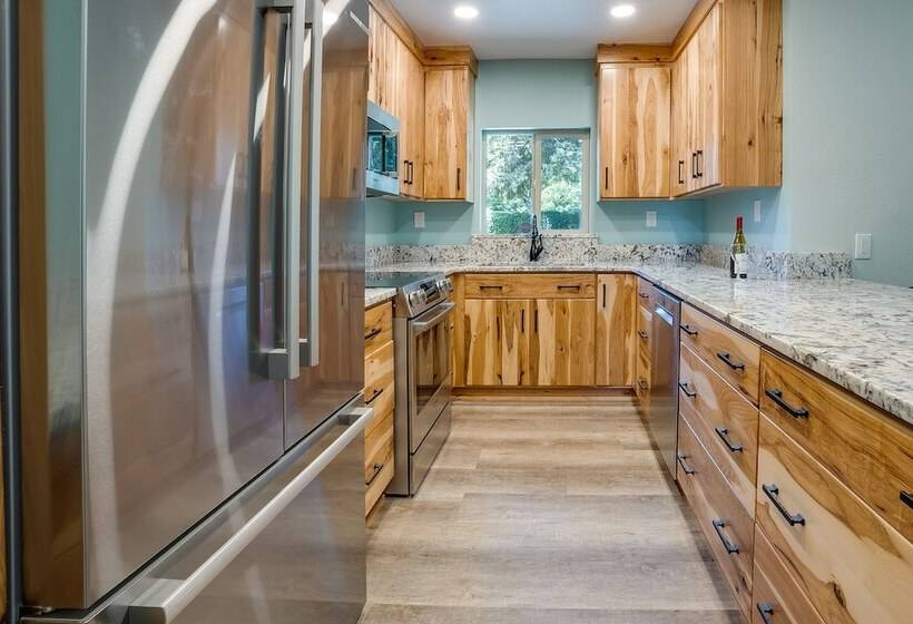 Oceanfront Smith River Cottage: Beach Access!