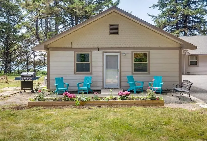 Oceanfront Smith River Cottage: Beach Access!